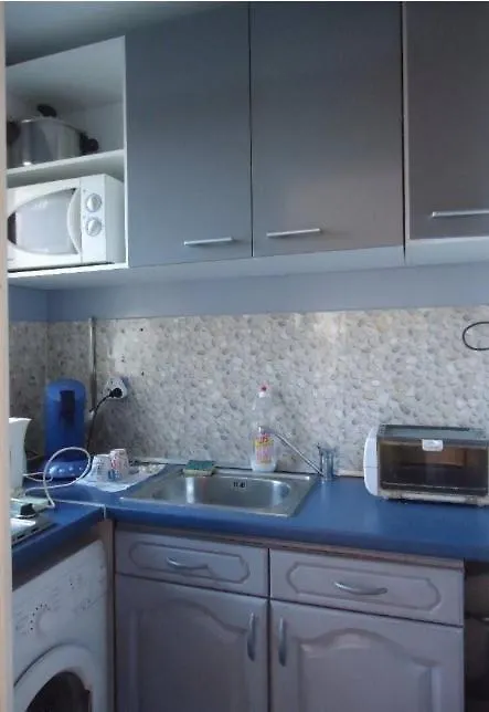 Studios A Golfe Juan 0*, 골페주앙
