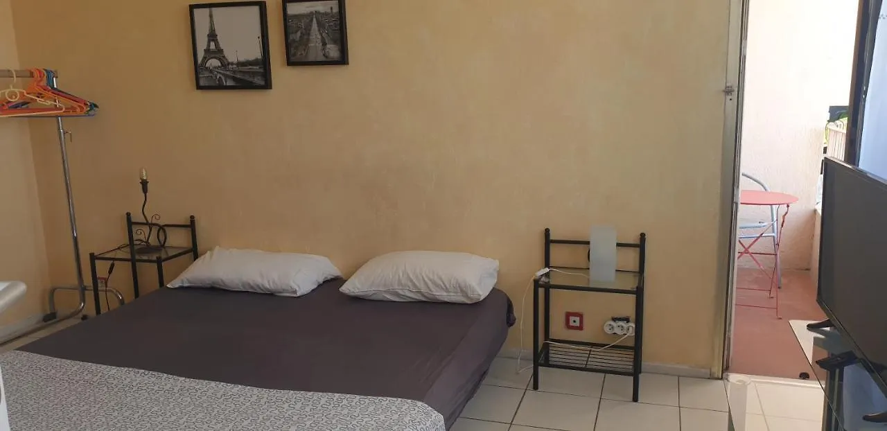 Studios A Golfe Juan 0*, Golfe-Juan France