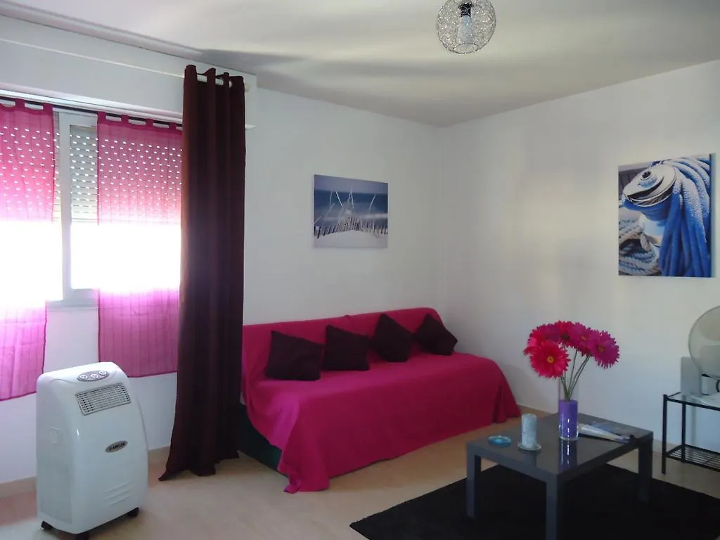 Studios A Golfe Juan 0*, Golfe-Juan